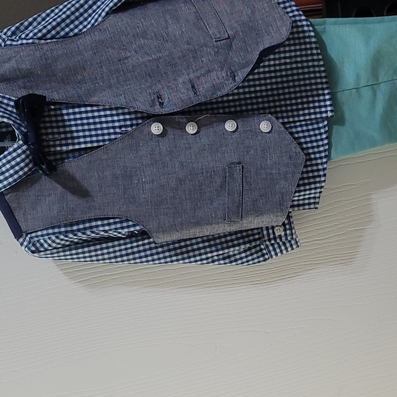 Nautica, 4-piece boys suit. Size 4T - Picture 4 of 4